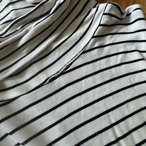 Liz Claiborne Black and White Striped Long Sleeve Top. Cowl Turtleneck sz L - Picture 9 of 13